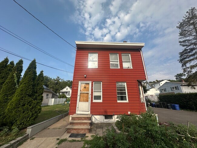 343 Mason Ave Unit 2nd Floor