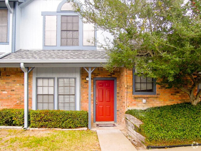 Building Photo - Bright & Spacious 2-Bedroom Condo in Gated...