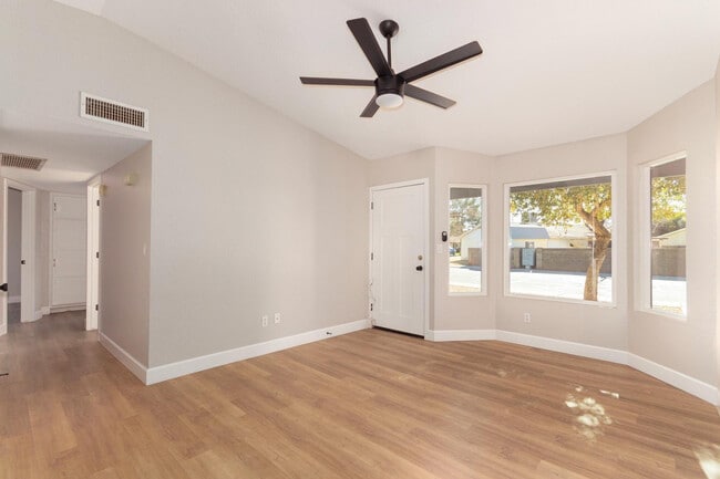 Photo - 232 E Leah Ln