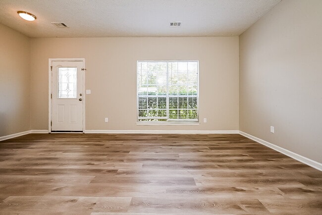 Photo - 6514 Eastbriar Dr