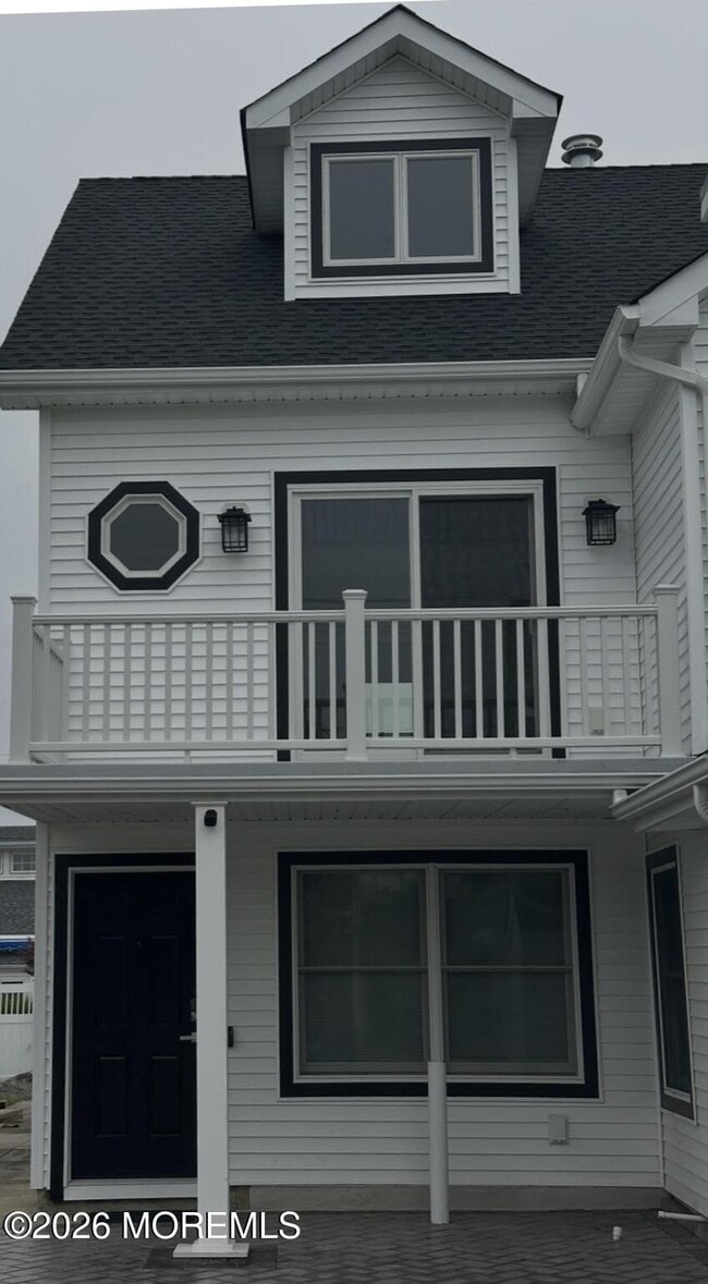 Building Photo - 208 16th Ave
