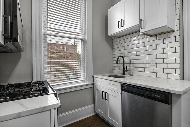 2205-2207-2207 S 11th St