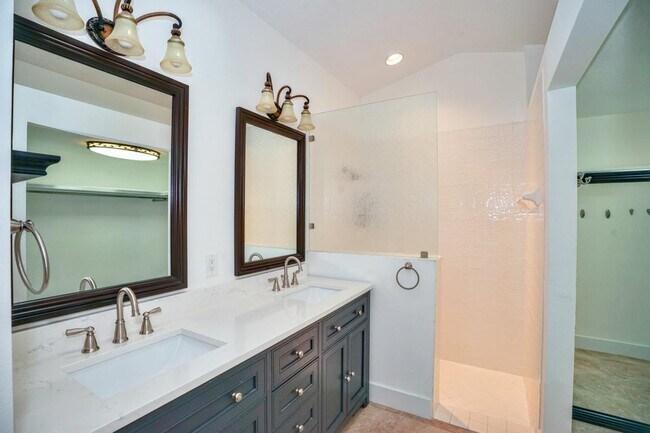 Photo - 73 Admirals Ct