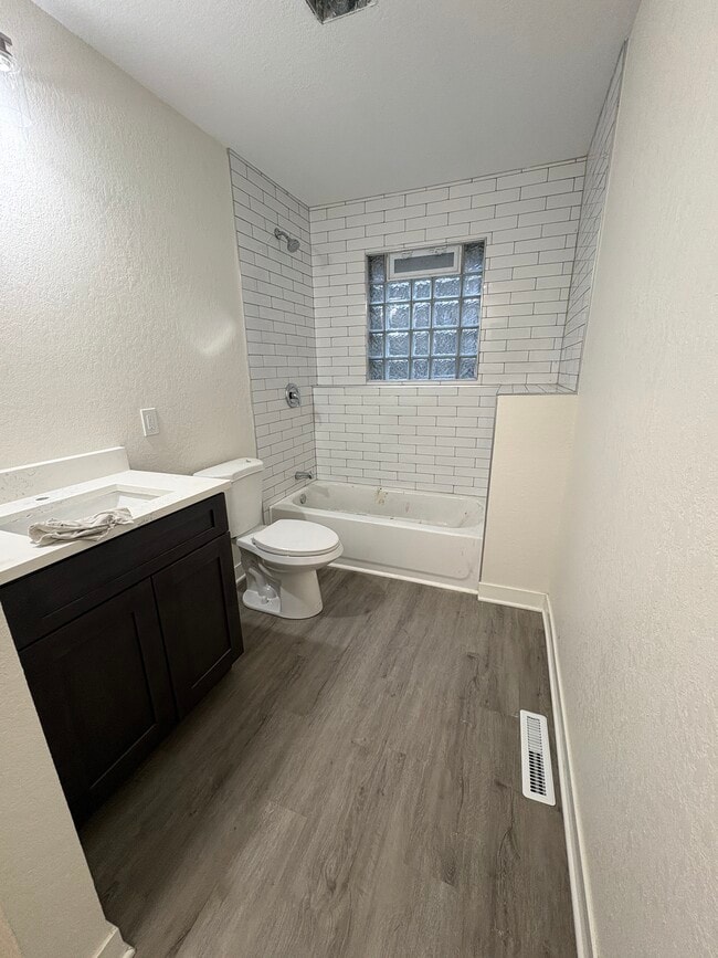 Photo - 400 E Meinecke Ave Unit 402 E Meinecke Upper