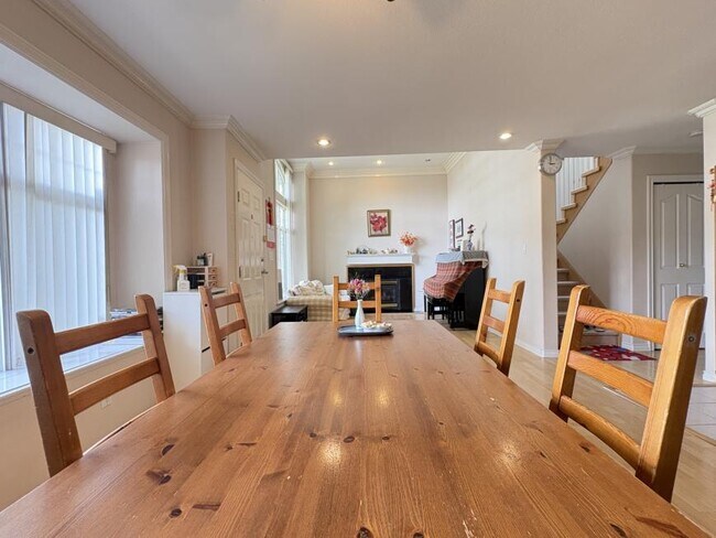 Photo - 3 bedroom in Burnaby BC V5H 2S3