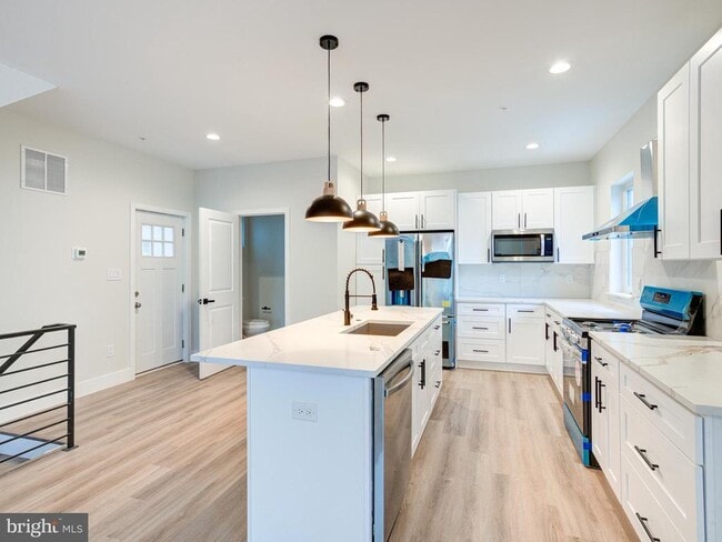 Building Photo - 630 Moyer St