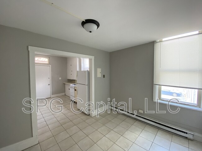 Photo - 11 W King St