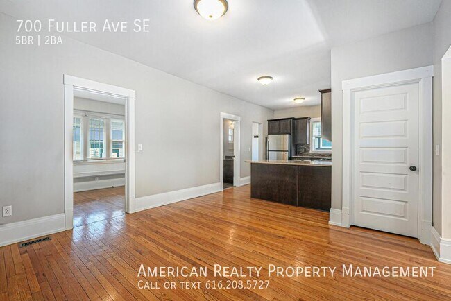 Photo - 700 Fuller Ave SE