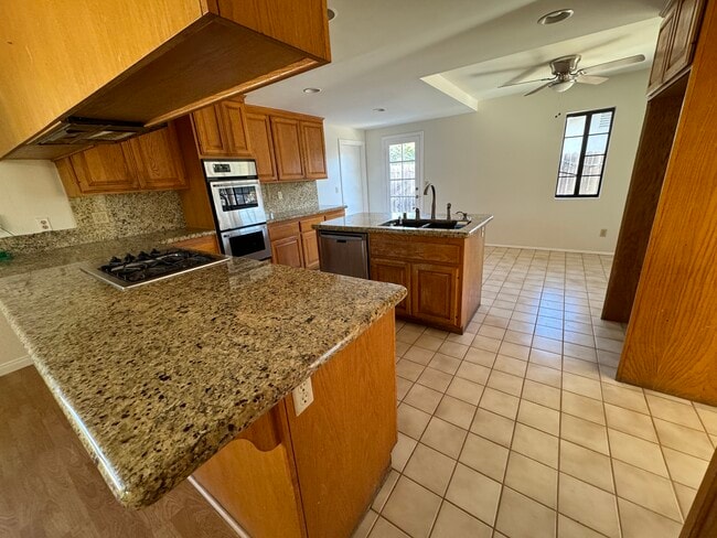 Photo - 1725 Hillcrest Ln