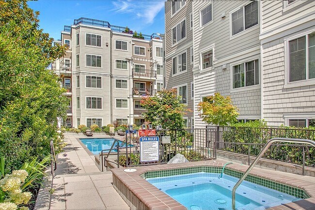 Pool & Hottub - 1525 NW 57th St Unit Ballard Studio