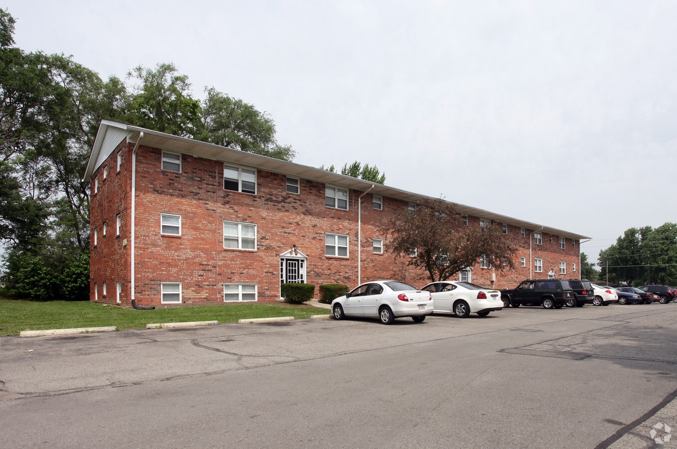 Steeplechase Apartments - Steeplechase Apartments