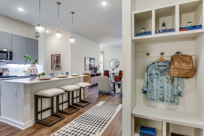 Photo - Jefferson Elara