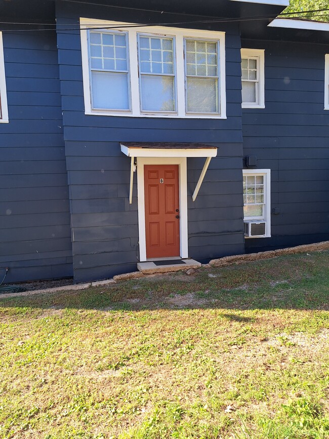 FRONT DOOR - 416 Howell St Apartments Unit B