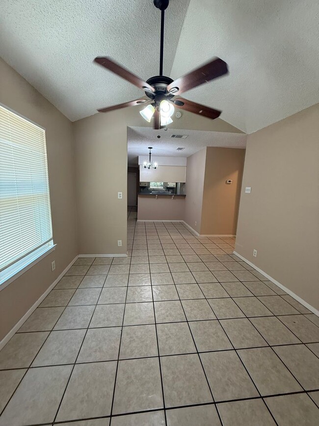 Building Photo - 1402 Westcott Dr Unit A