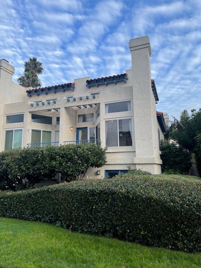 Building Photo - Point Loma 3 Bedroom 2 1/2 Bath Loft Style Townhome