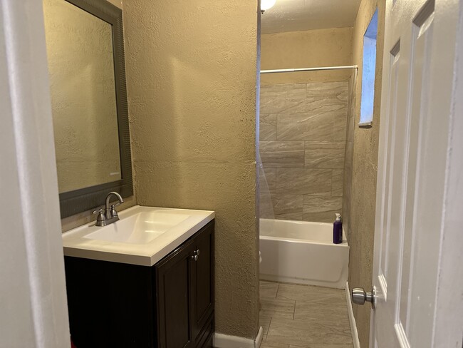 Photo - 6820 Scott St