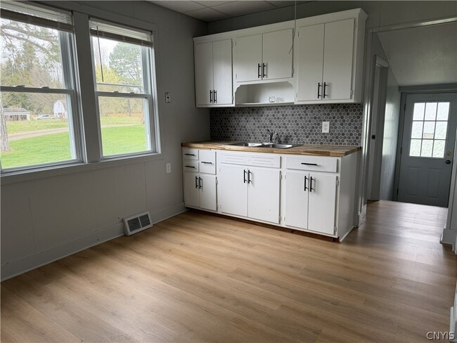 Photo - 9141 River Rd