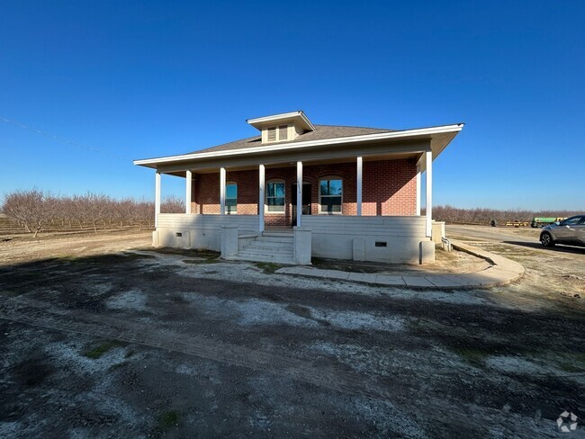 Building Photo - Spacious and Gracious home in Lemoore