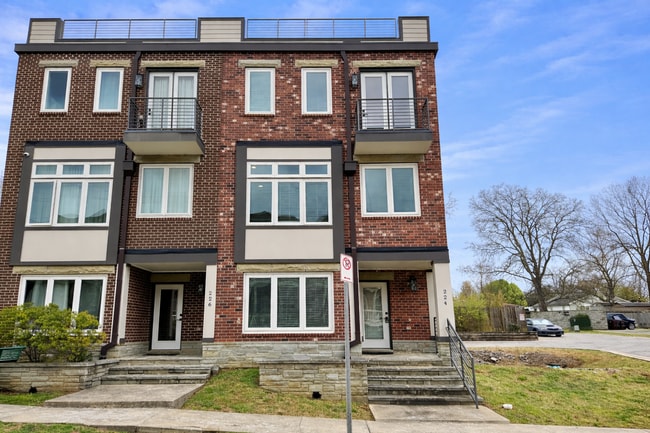 Photo - 3 Bed, 3.5 Bath Home w/ 2 Car Garage and Lake Views