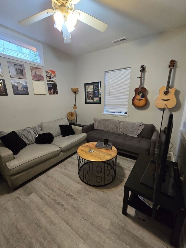 Photo - 72A Unidad CH