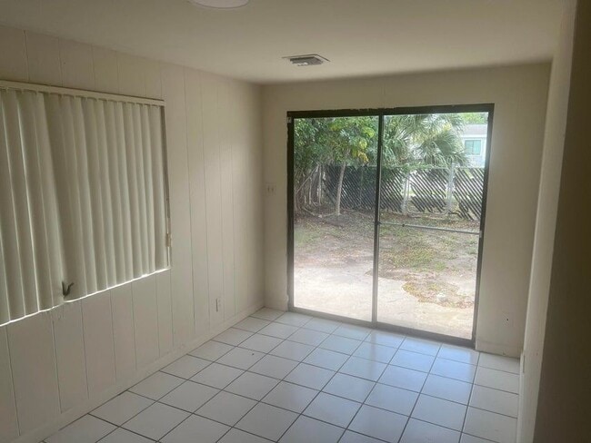 Photo - 2410 SW 44th Ave