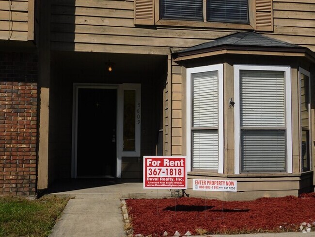 Building Photo - 3 bedroom Westside townhome