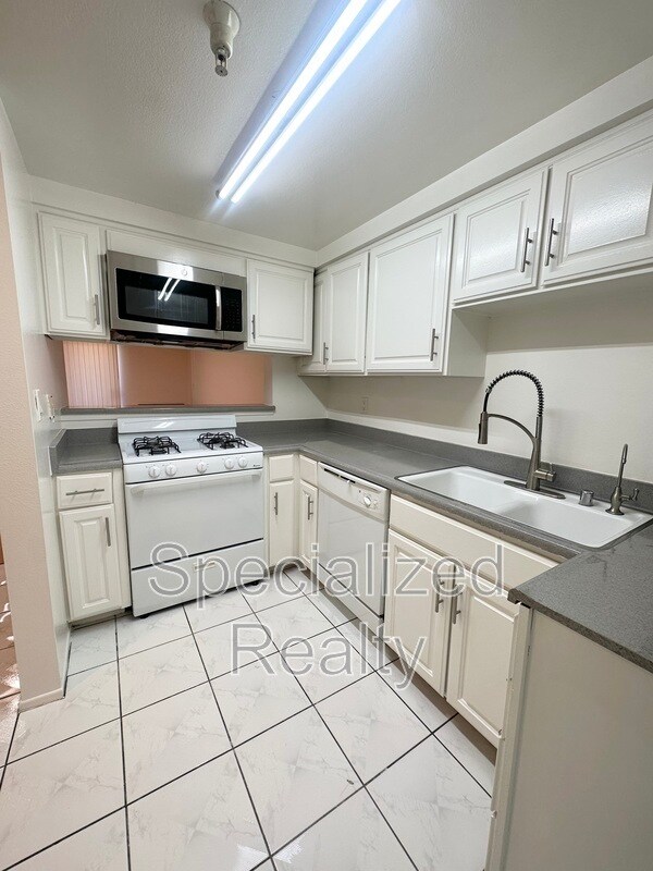 Photo - 621 N Louise St Unit 17