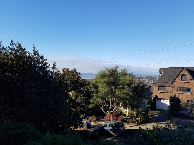 Building Photo - 1948 8th Ave W Unit 1946