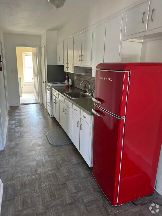 Building Photo - 21 N Front St Rental
