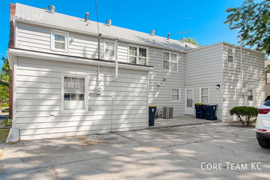 Photo - 629 E Meyer Blvd