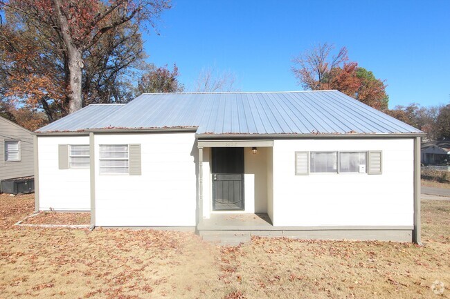Building Photo - 3 Bedroom, 1.5 Bath! New on the Market!  B... Rental