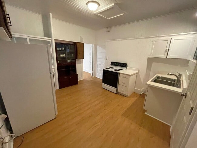 Building Photo - 1542 Liholiho St Unit Middle