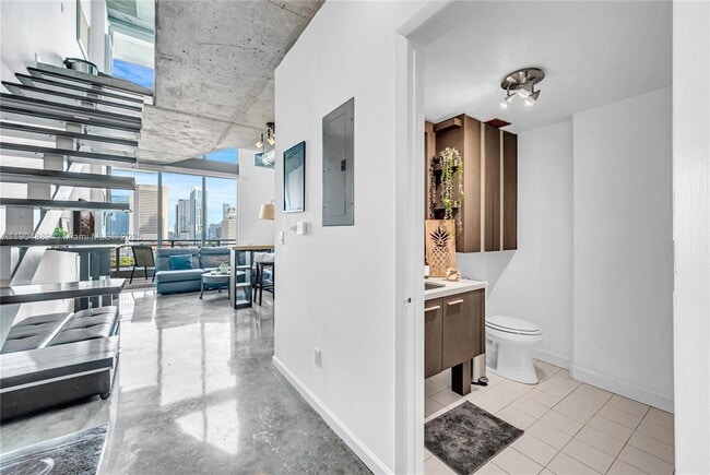 Building Photo - 690 SW 1st Ct Unit 1713