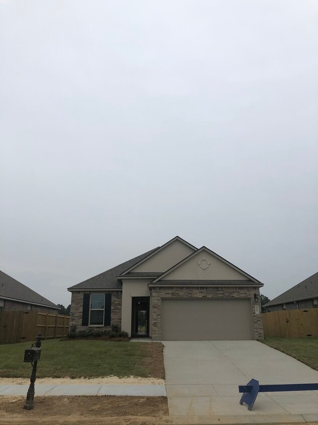 Photo - 2087 Doverfield Ave (Zachary, LA)