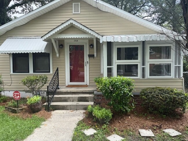Building Photo - 1318 Oak St Rental
