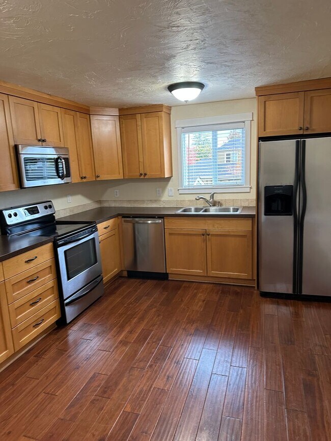 Available Now! 2 Bedroom 1 Bathroom Cond... Rental House Rental in