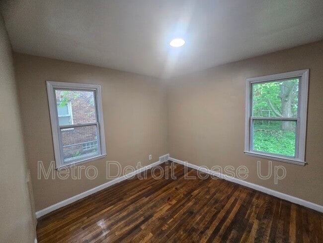 Photo - 11035 Worden St