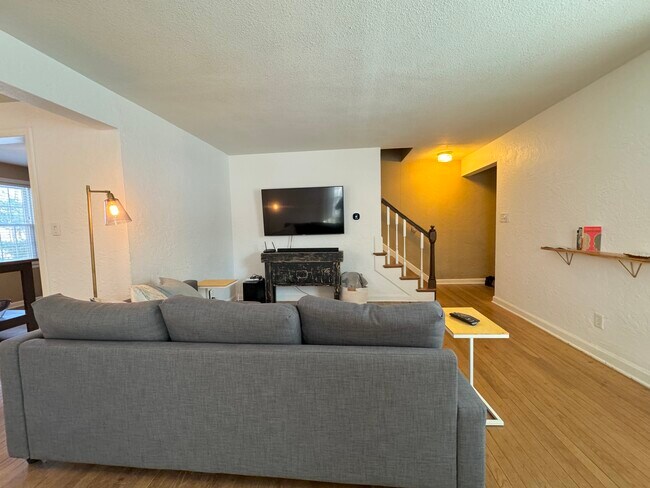 Photo - 620 E 63rd Ter