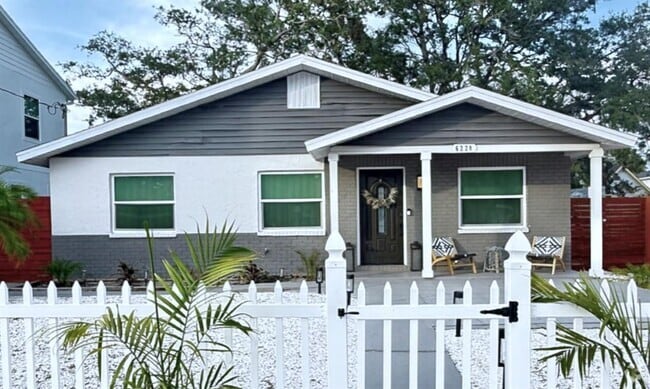 Building Photo - 6220 Interbay Ave Rental