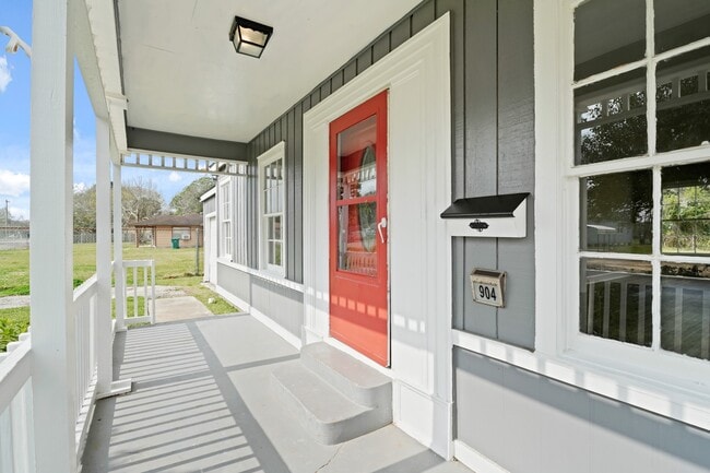 Photo - 904 Stubbs St