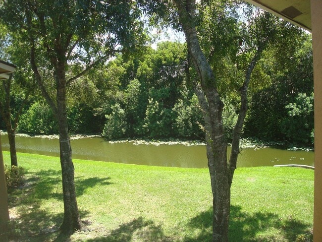 1141 Lake Victoria Dr Unidad H