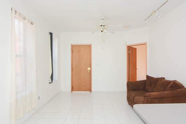 Photo - 531 N Claremont Ave Unidad 1