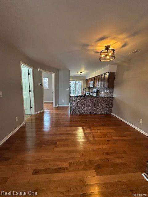 Photo - 4240 Maple St