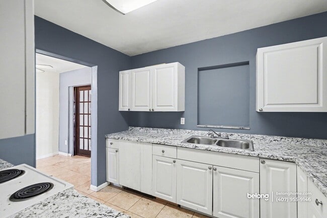 Photo - 865 Canada St NE