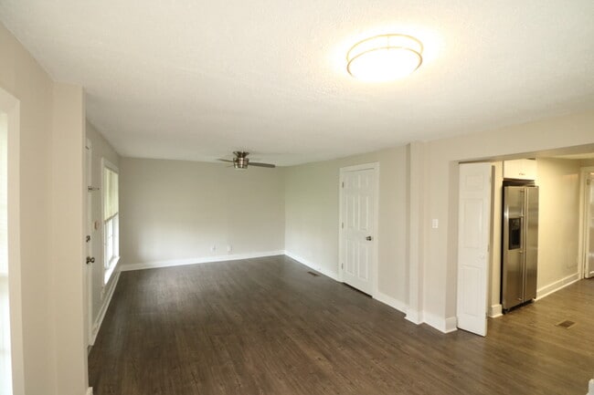 2511 Larry St SW