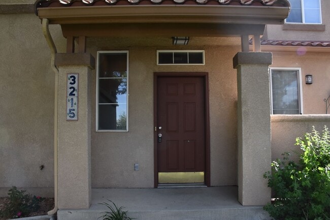 Building Photo - Gorgeous 2bd 2ba Condo in Southwest Colorado Springs!