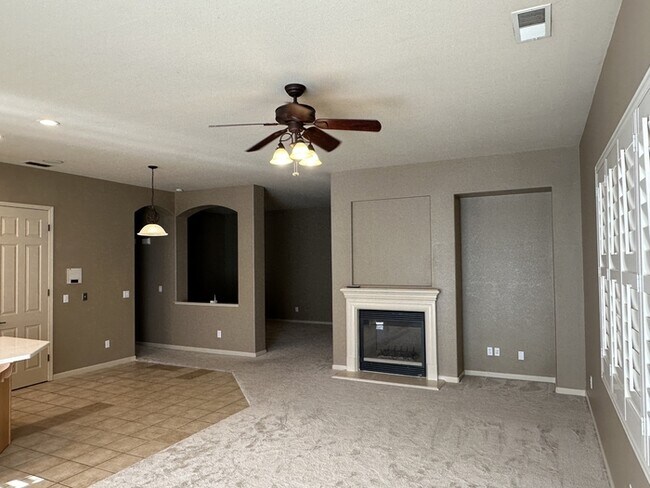 Photo - Manteca living in Bella Vista!