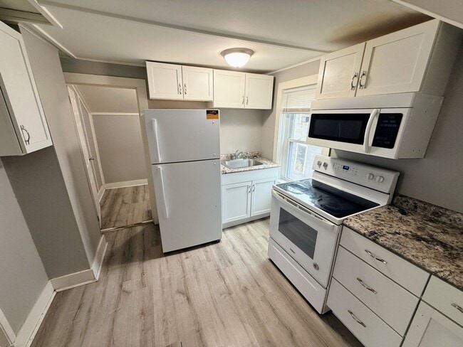 Photo - 1305-1307 Avon Unit 1305 (Upper)