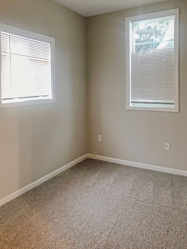 Photo - 824 S L St Unit 2