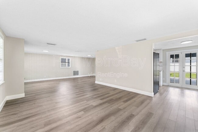 Photo - 6121 N Falkenburg Rd